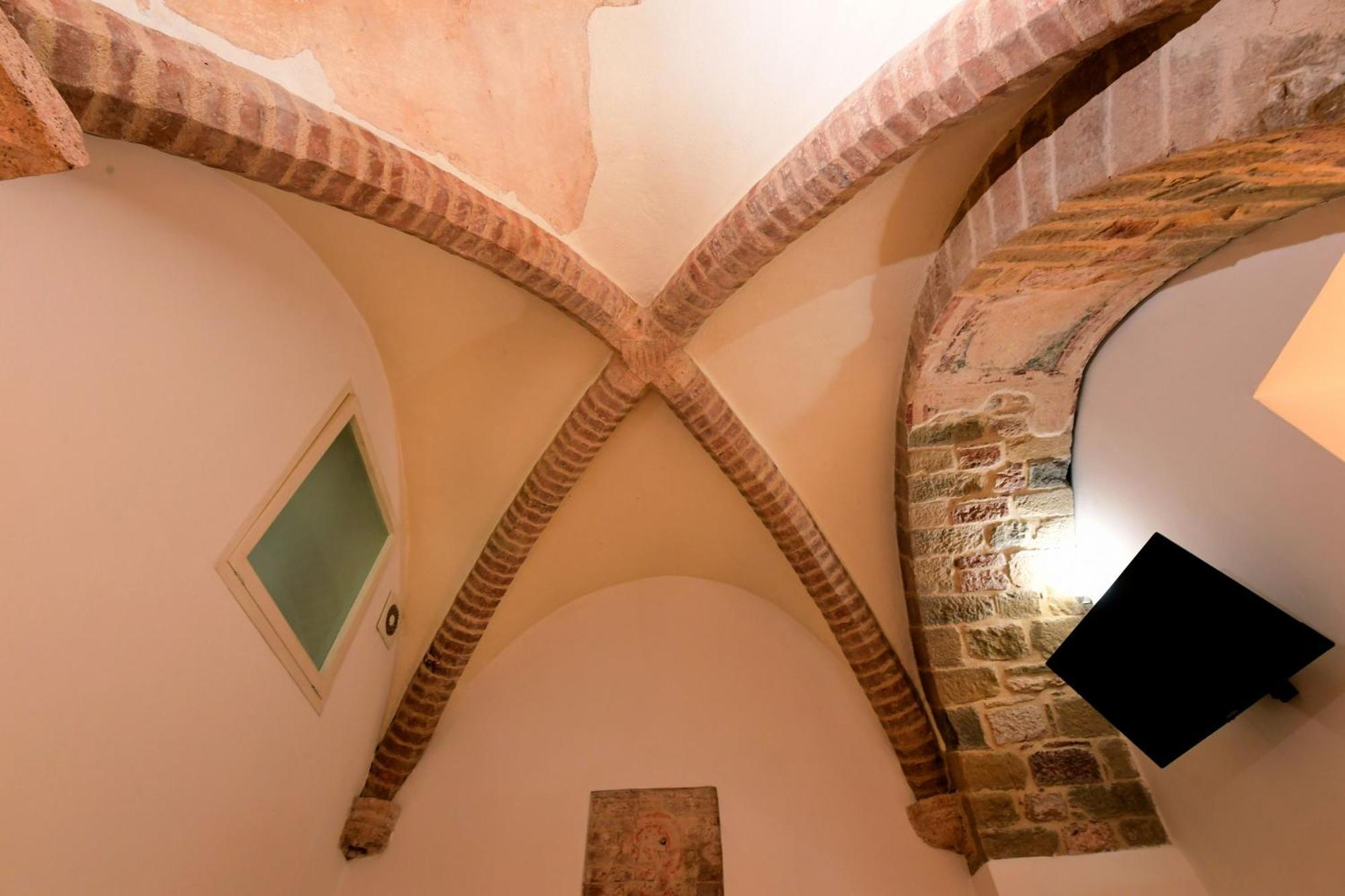 פרוג'ה Little Italy Hostel Ex Chiesa S Donato מראה חיצוני תמונה