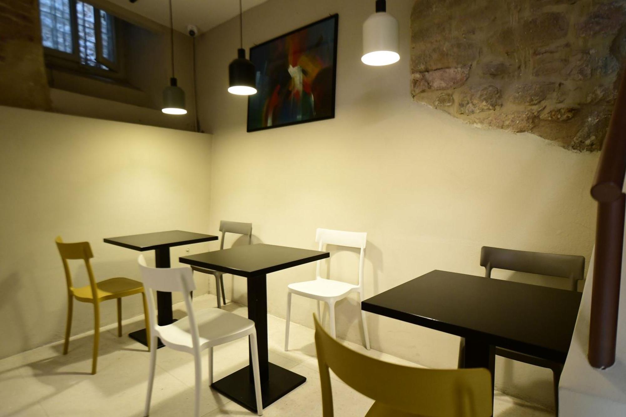 פרוג'ה Little Italy Hostel Ex Chiesa S Donato מראה חיצוני תמונה