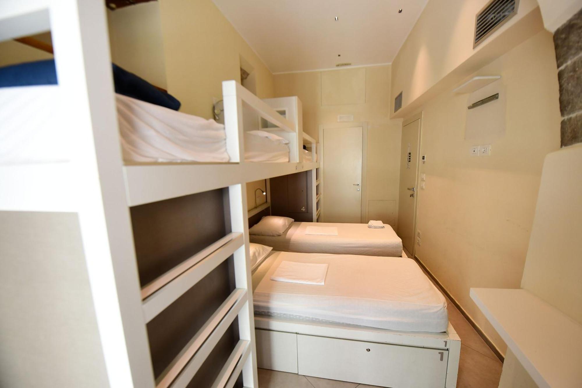 פרוג'ה Little Italy Hostel Ex Chiesa S Donato מראה חיצוני תמונה