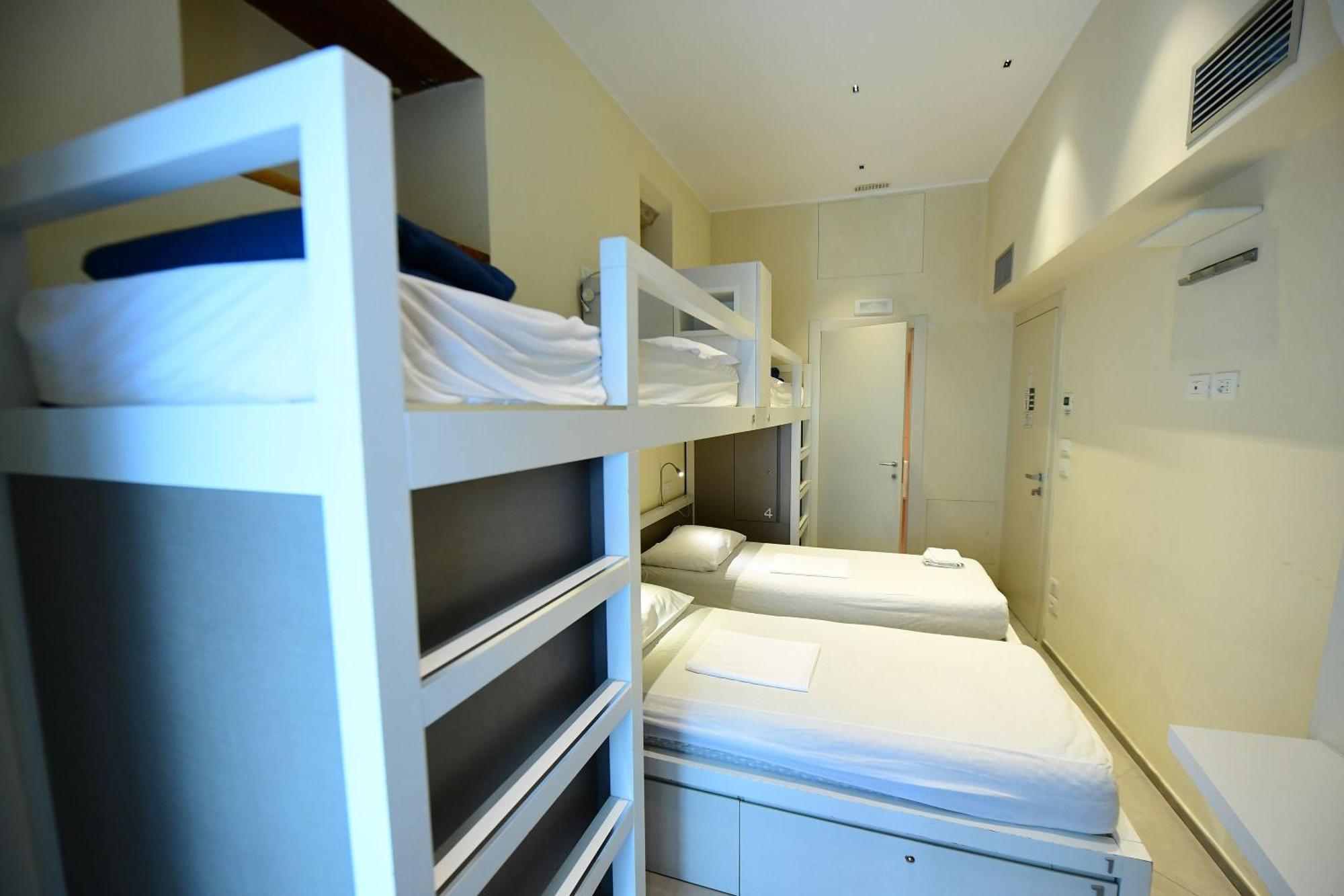 פרוג'ה Little Italy Hostel Ex Chiesa S Donato מראה חיצוני תמונה