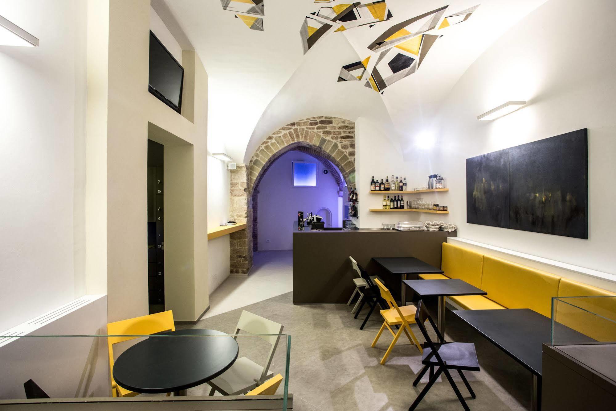 פרוג'ה Little Italy Hostel Ex Chiesa S Donato מראה חיצוני תמונה